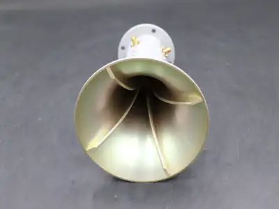 How does a quadridged horn antenna achieve ultra-wideband performance? How does a quadridged horn antenna achieve ultra-wideband performance?